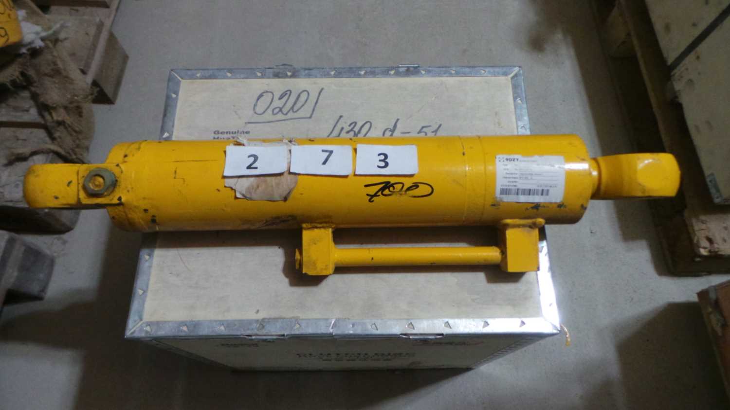 Гидроцилиндр поворота (правый) XGYG01-016/Z3G.9.1A/860116700